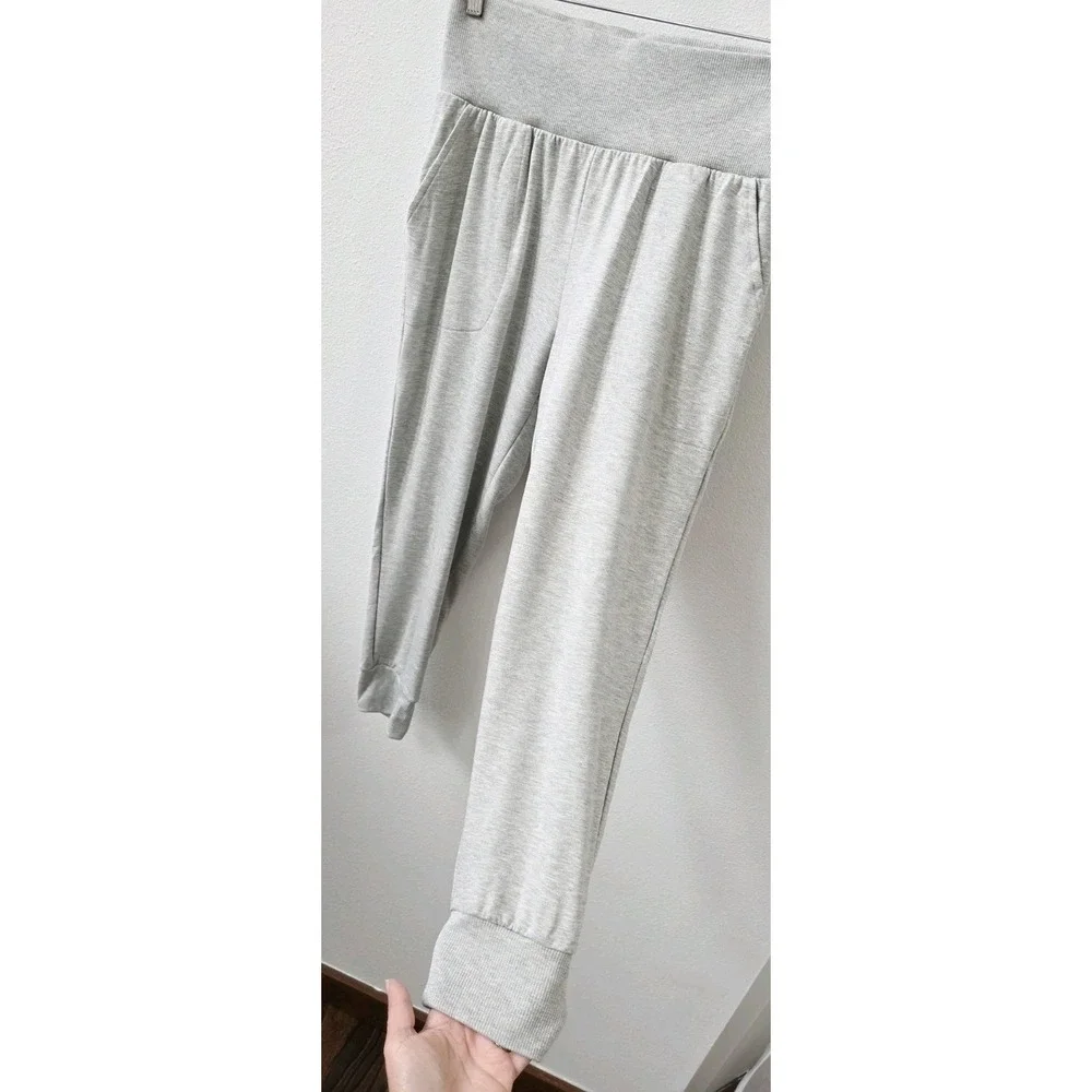 Nike Dri-Fit Cropped Joggers Women's Size Medium Gray Elastic Waist Pockets